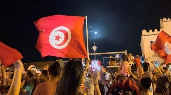 متظاهرون في تونس تأييداً للرئيس قيس سعيّد في 25 يوليو (أرشيف)