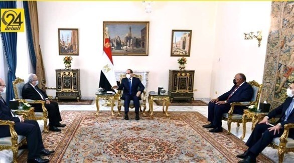 لقاء الرئيس المصري عبدالفتاح السيسي ووزير الخارجية الجزائرية رمطان لعمامرة (تويتر)
