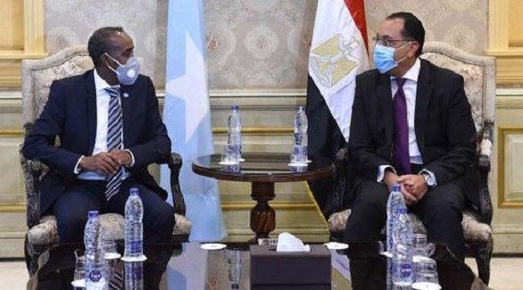 رئيسا الوزراء المصري مصطفى مدبولي والصومالي محمد روبلي (تويتر)