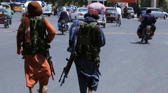 مسلحان من طالبان وسط كابول (أرشيف)