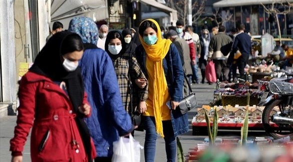 مارة في أحد شوارع طهران (أرشيف)
