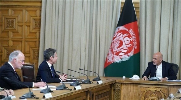 الرئيس الأفغاني أشرف غني  وزير الخارجية الأمريكي أنتوني بلينكن (أرشيف)