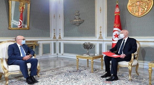 الرئيس قيس  سعيّ ومحافظ البنك المركزي مروان العباسي (أرشيف)