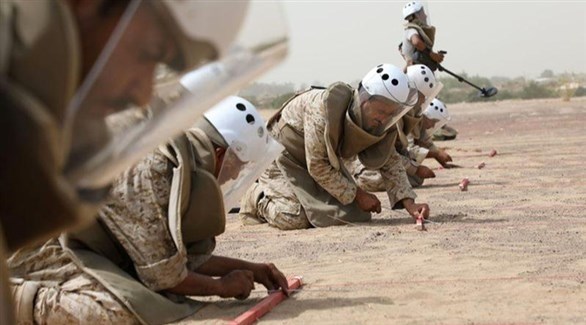 خبراء في حقل ألغام حوثية باليمن (أرشيف)