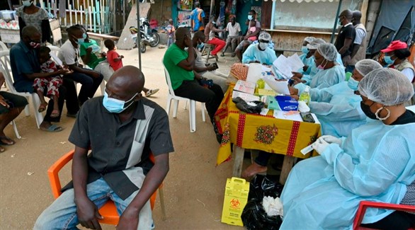 إيفواريون في مركز لكشف إيبولا في أبيدجان (أرشيف)