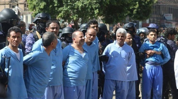 عناصر من ميليشيا الحوثي يستعدون لإعدام التسعة المتهمون باغتيال الصماد (تويتر)