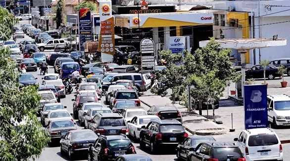 سيارات أمام محطة وقود في لبنان (أرشيف)