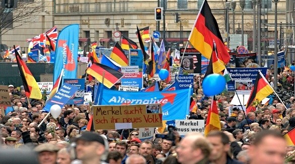 مؤيديون لأقصى اليمن في ألمانيا يتظاهرون ضد المستشارة أنجيلا ميركل (أرشيف)