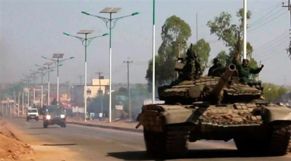 دبابة في أحد شوارع العاصمة السودانية الخرطوم (أرشيف)