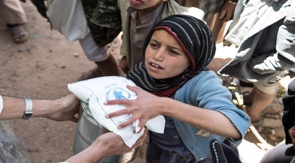 طفلة يمنية في مركز لتوزيع المساعدات الغذائية (أرشيف)