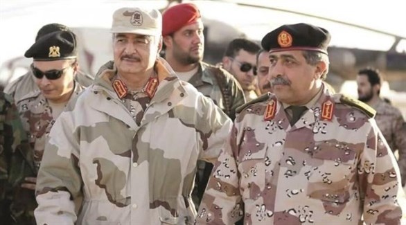 قائد الجيش الليبي المشير خليفة حغتر ورئيس هيئة الأركان عبدالرازق الناظوري (أرشيف)