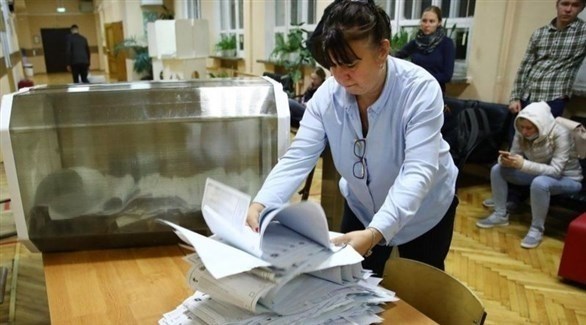 موظفة بلجنة الانتخاب في روسيا (أرشيف)