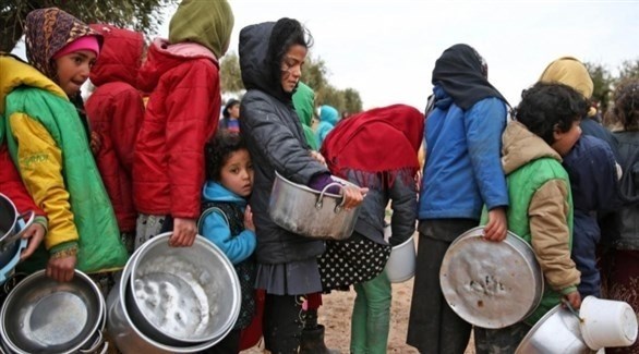 أطفال سوريون ينتظرون فرصة حصولهم على الطعام (أرشيف)