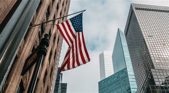 العلم الأمريكي مرفوعاً وسط نيويورك (أرشيف)