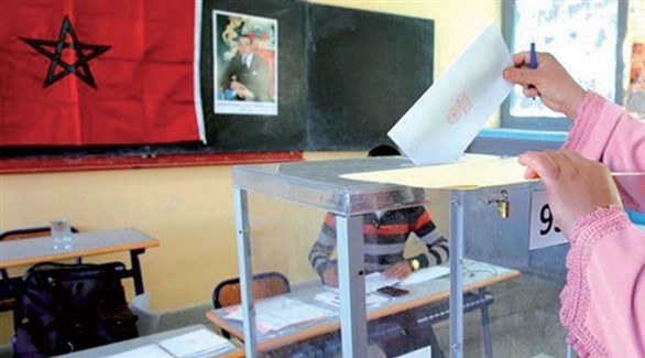 امرأة أثناء الإدلاء بصوتها في الانتخابات المغربية (أرشيف)