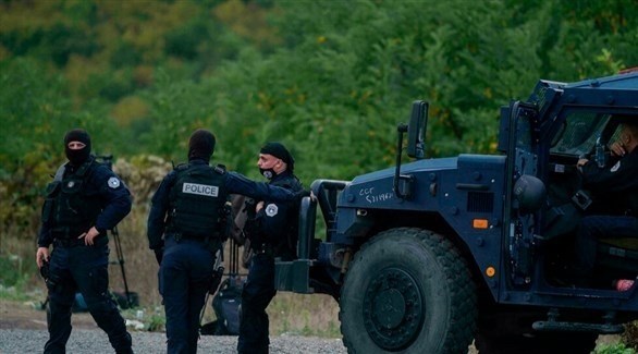 وحدات في شرطة كوسوفو قرب مركز جارينيي الحدودي  (أ ف ب)