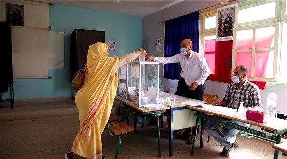 صحراوية تُدلي بصوتها في الانتخابات البرلمانية المغربية الأخيرة (أرشيف)