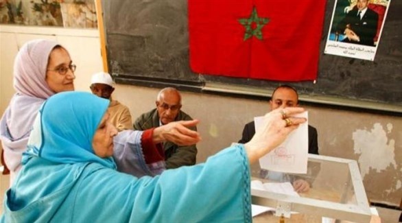 سيدة مغربية تدلي بصوتها في انتخابات سابقة (أرشيف)