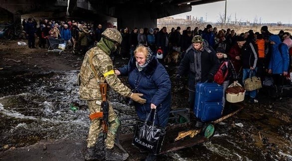 لاجئون يفرون من أوكرانيا (د ب أ)