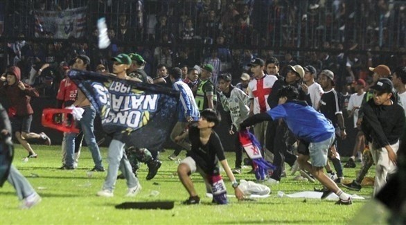 من أحداث الشغب في الدوري الإندونيسي (تويتر)
