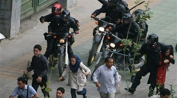 الأمن الإيراني يقمع محتجين (أرشيف)