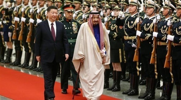 العاهل السعودي الملك سلمان بن عبد العزيز والرئيس الصيني شي جين بينغ (أرشيف)