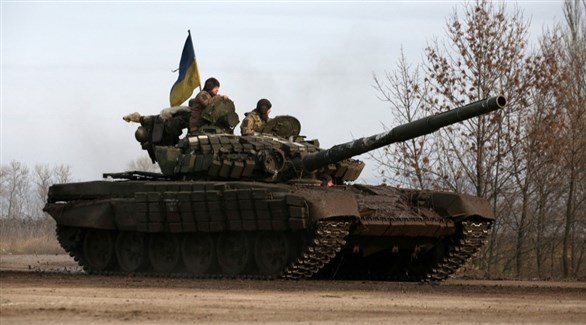 جنود أوكرانيون في دبابة شرق البلاد.(أف ب)