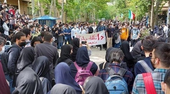  إيرانيون يتظاهرون في طهران (أرشيف)