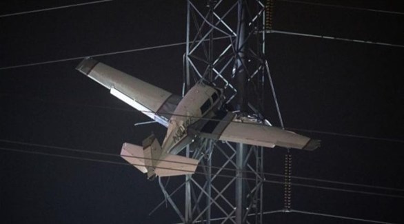 صورة متداولة للطائرة التي سقطت على أسلاك الكهرباء في ماريلاند الأمريكية (تويتر)