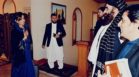 من لقاء الوزيرة الباكستانية مع مسؤولي طالبان (أ ف ب  ر)
