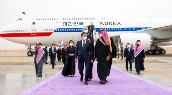 ولي العهد السعودي مستقبلاً رئيس كوريا الجنوبية (تويتر)