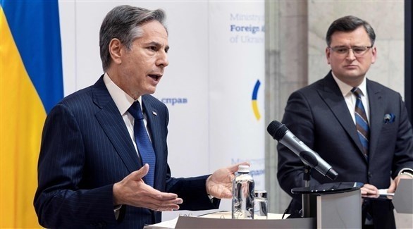 وزيرا الخارجية الأمريكي أنتوني بلينكن ونظيره الأوكراني ديمترو كوليبا (أ ف ب)