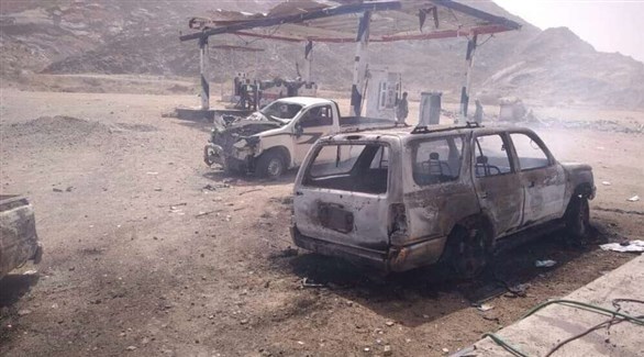 سيارات محترقة في شبوة بعد القصف الصاروخي الحوثي (تويتر)