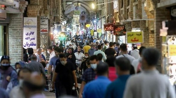 إيرانيون في شارع بطهران.(أرشيف)