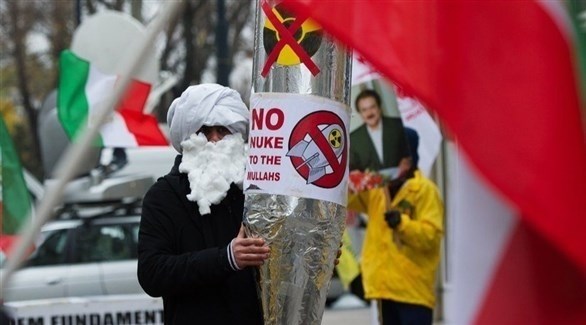 متظاهر في فيينا ضد البرنامج النووي الإيراني (أرشيف)