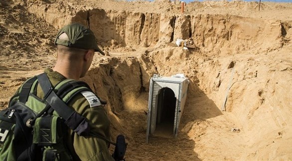 جندي إسرائيلي أمام أحد أنفاق حماس في غزة (أرشيف)