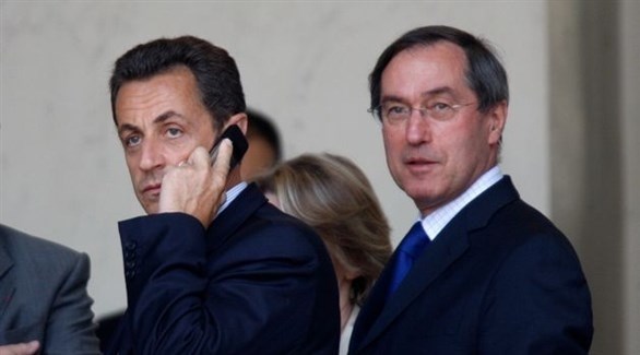 الأمين العام السابق للإيليزيه كلود غيان والرئيس الفرنسي السابق نيكولا ساركوزي (أرشيف)