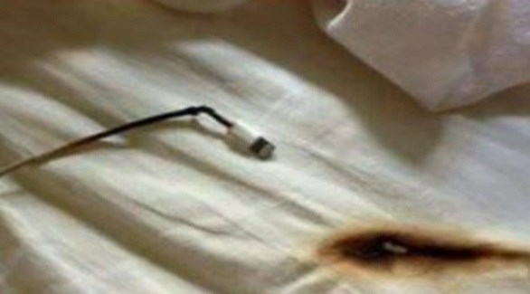 ملائة سرير محترقة من شاحن هاتف آي فون (ذا صن)