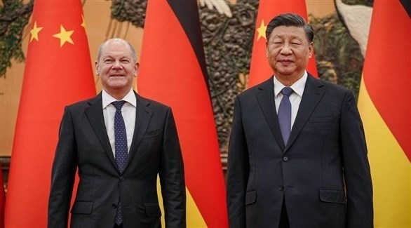 الرئيس الصيني شي جين بينغ والمستشار الألماني أوف سولتز.(أرشيف)