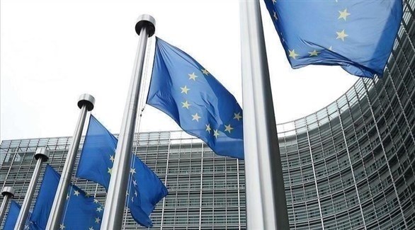 راية الاتحاد الأوروبي أمام مبنى المفوضية في بروكسل (أرشيف)