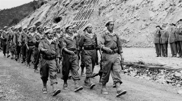 حركيون في الجزائر في صفوف الجيش الفرنسي (أرشيف)