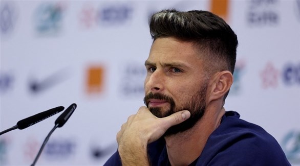 لاعب المنتخب الفرنسي جيرو خلال المؤتمر الصحافي (رويترز)