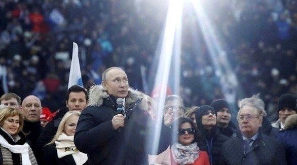 الرئيس الروسي فلاديمير بوتين وسط مؤيدين (أرشيف)