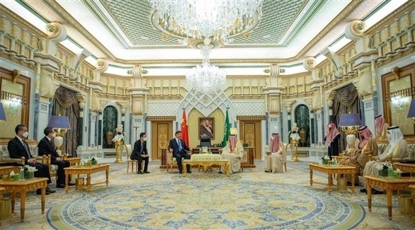 العاهل السعودي الملك سلمان بن عبد العزيز والرئيس الصيني شين جي بينغ أمس في الرياض (واس)