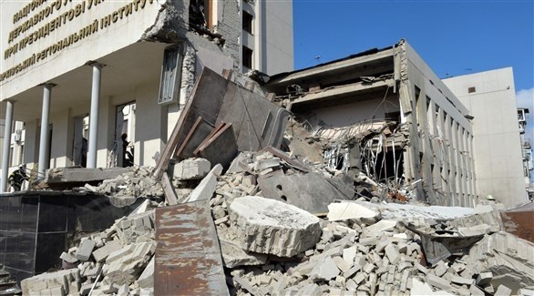 حطام مبنى بعد قصفه في خاركيف (أ ف ب)