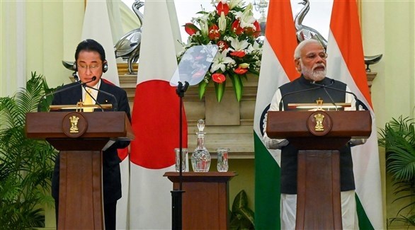 مؤتمر صحافي لرئيسي الوزراء الهندي والياباني (أ ف ب)