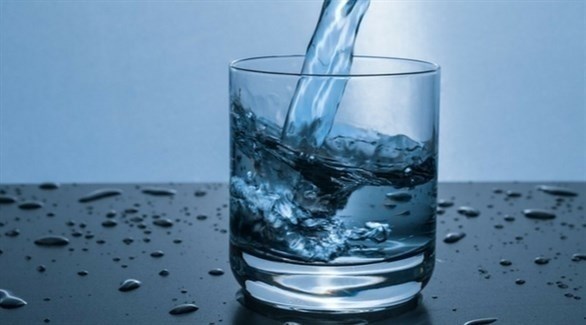 الماء والسوائل الخالية من الكافيين لخفض نسبة الصوديوم في الدم