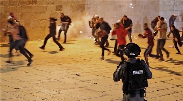 فلسطينيون يواجهون قوات إسرائيلية في القدس (أرشيف)
