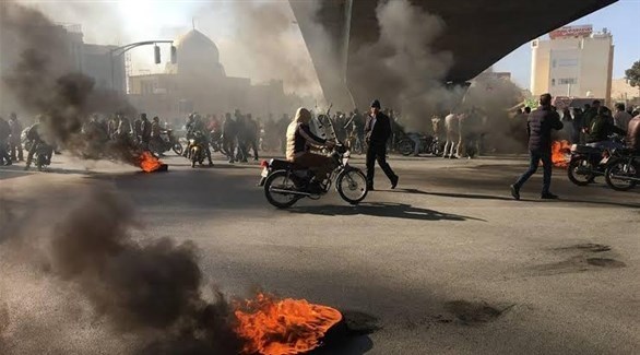  إيرانيون يحتجون ضد ارتفاع الأسعار (أرشيف)