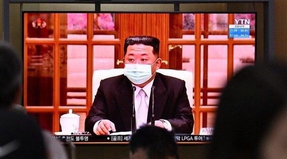 زعيم كوريا الشمالية مرتدياً الكمامة (غيتي)